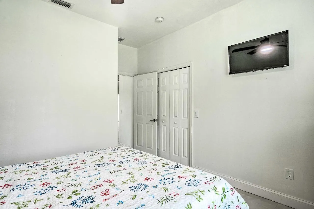 Holiday home Getaway With Pool About 6 Mi To Beach!