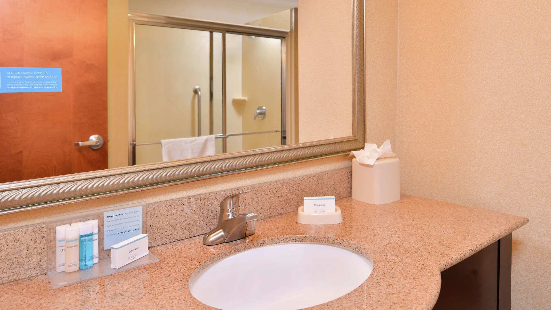 Hotell Hampton & / Myers 3*