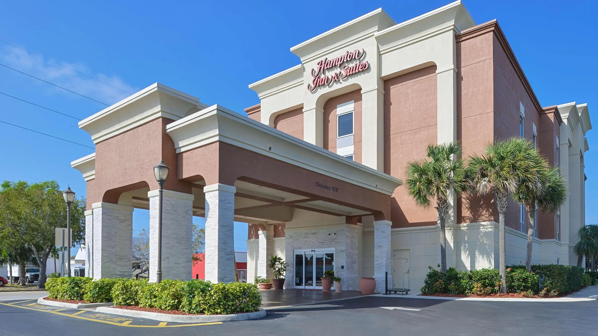 Hampton & / Myers Hotell