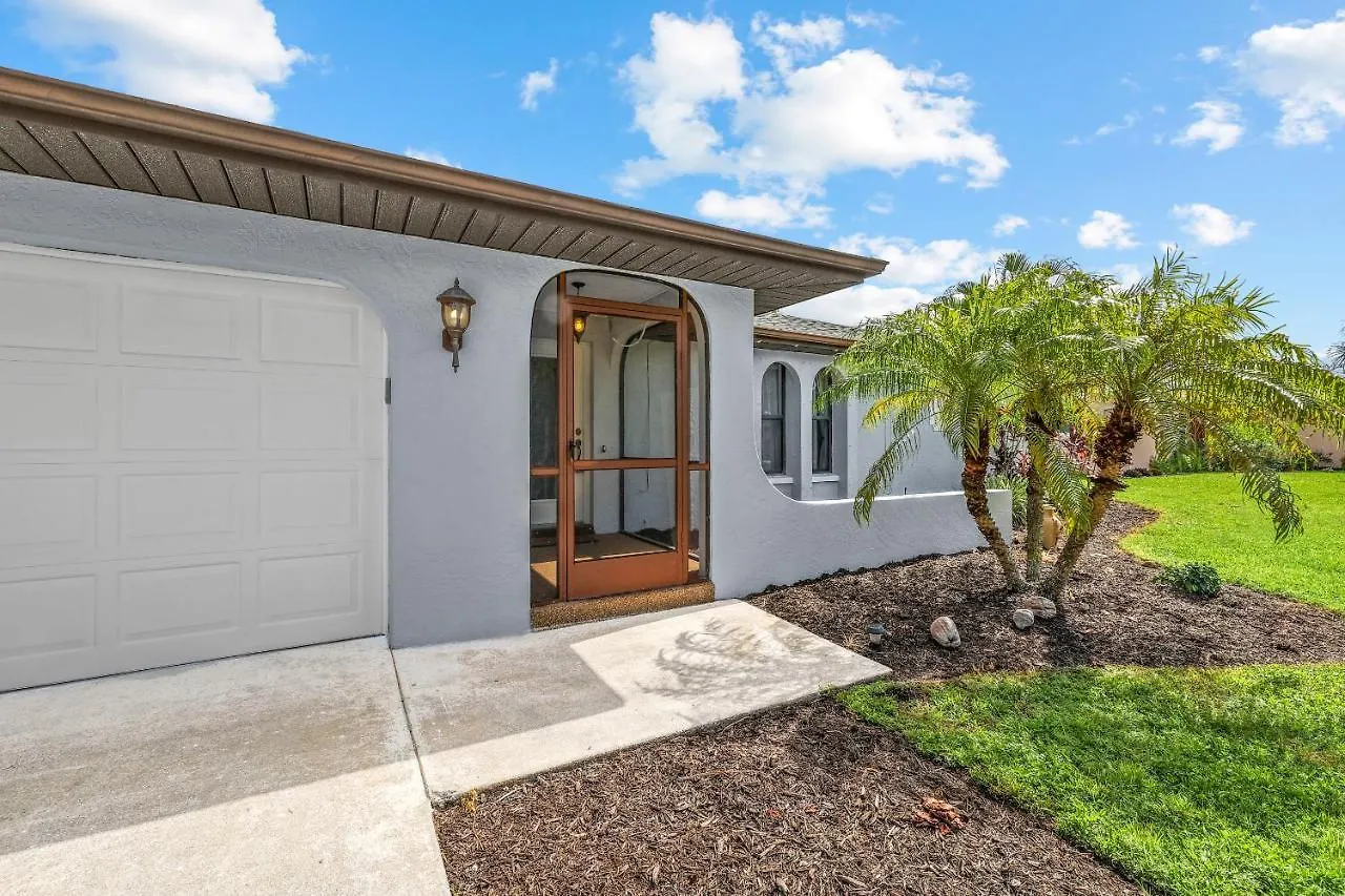 Villa Dream Family Vacation, Pool Fun - Florida Flair Cape Coral