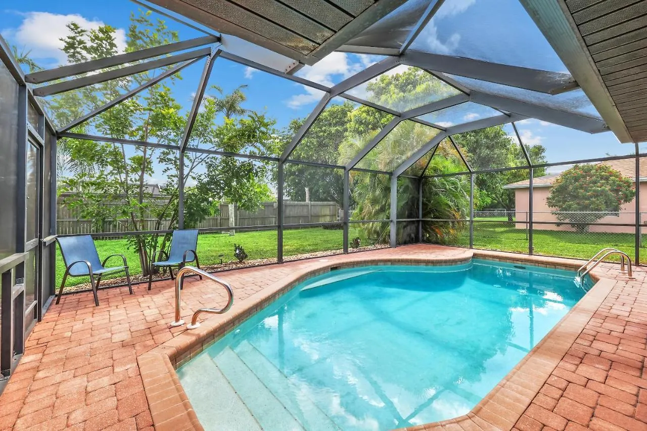 Villa Dream Family Vacation, Pool Fun - Florida Flair Cape Coral