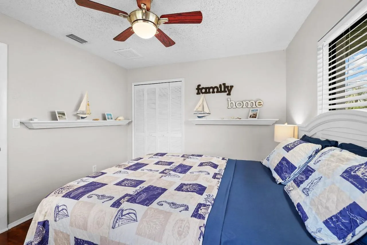 Villa Dream Family Vacation, Pool Fun - Florida Flair Cape Coral