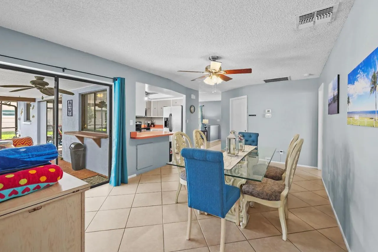 Villa Dream Family Vacation, Pool Fun - Florida Flair Cape Coral