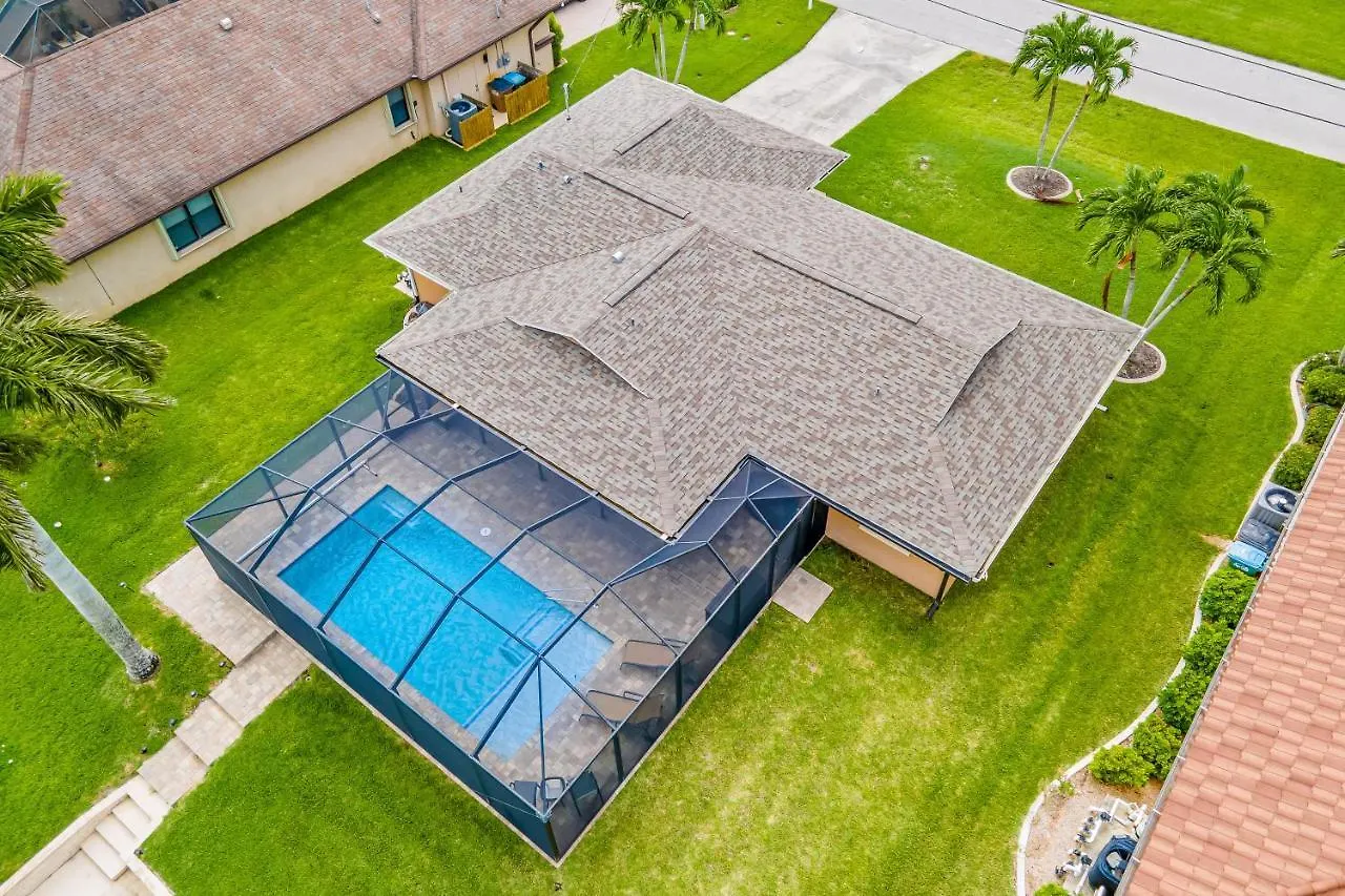 Waterfront Pool Escape Holiday home *