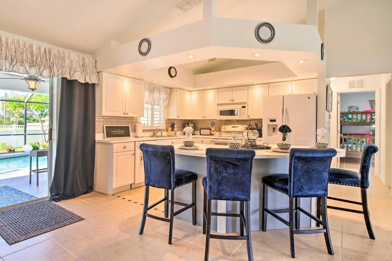Chic Oasis With Pool 5 Mi To Beach! Holiday home *