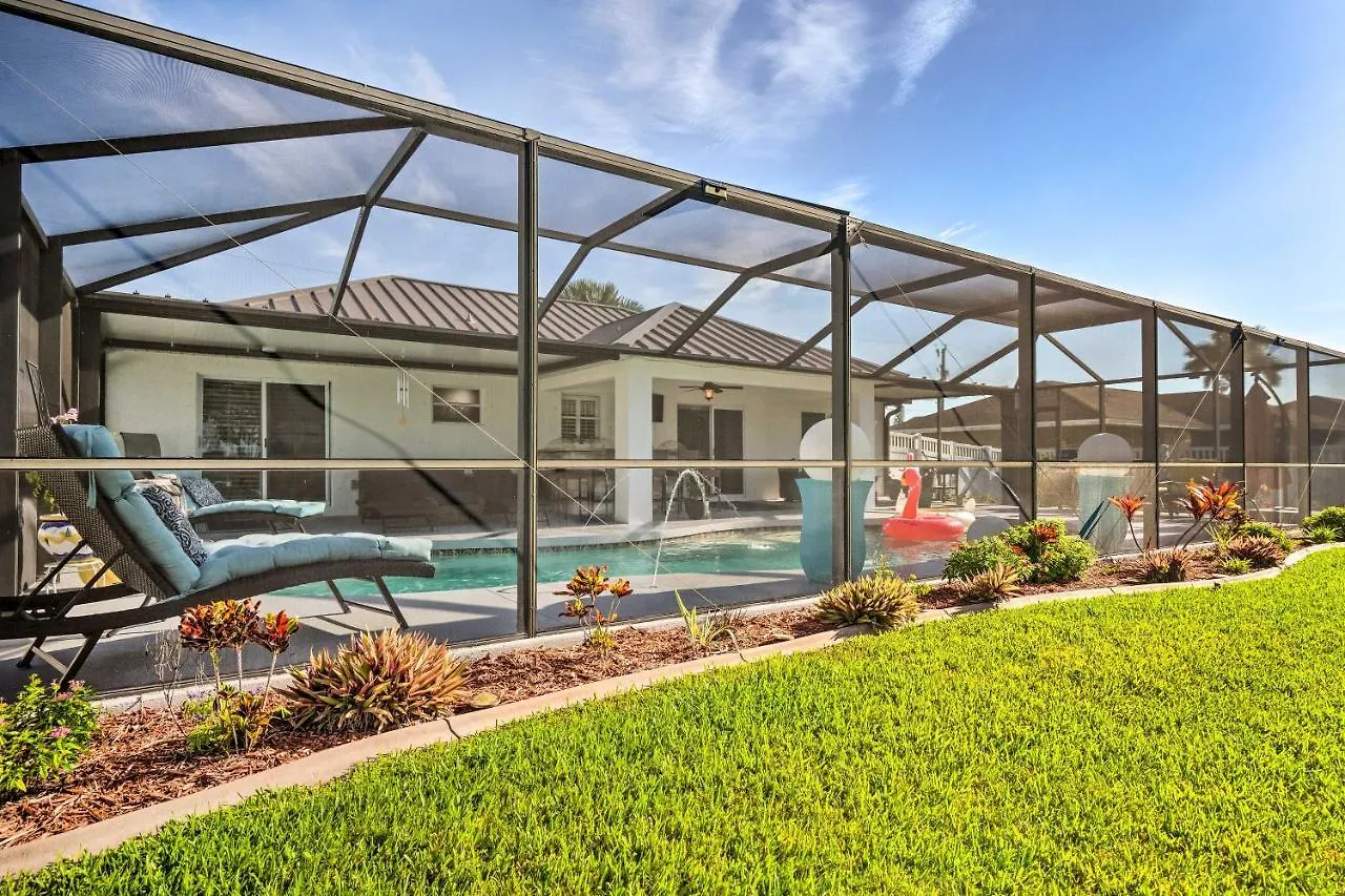 Chic Oasis With Pool 5 Mi To Beach! Holiday home Cape Coral