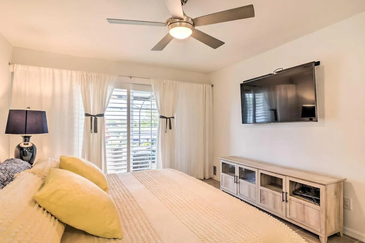 Chic Oasis With Pool 5 Mi To Beach! Holiday home Cape Coral