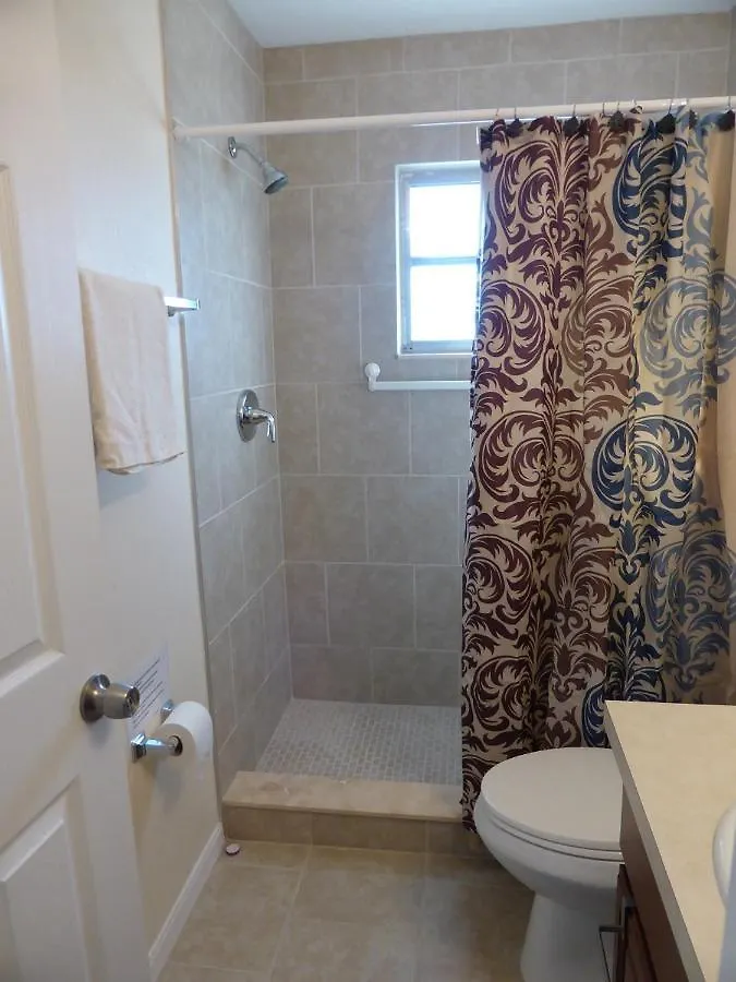 Duplex Sunny Splash In Apartment *