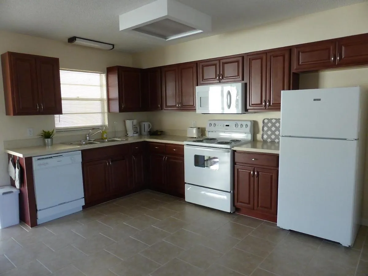 Duplex Sunny Splash In Apartment *