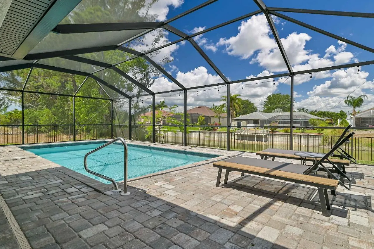Centrally Located Oasis On Fresh Water *