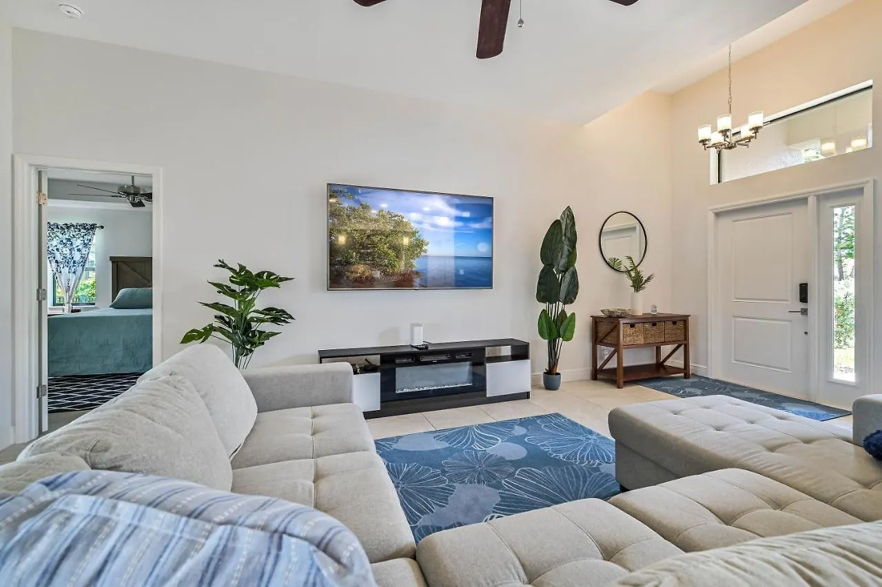 Centrally Located Oasis On Fresh Water *