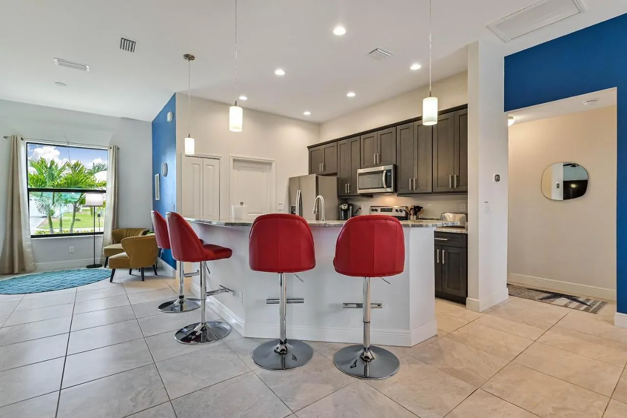 Centrally Located Oasis On Fresh Water Holiday home