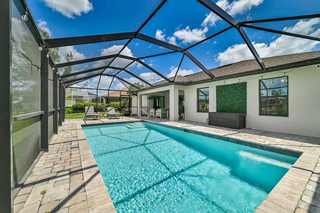 Centrally Located Oasis On Fresh Water Holiday home *