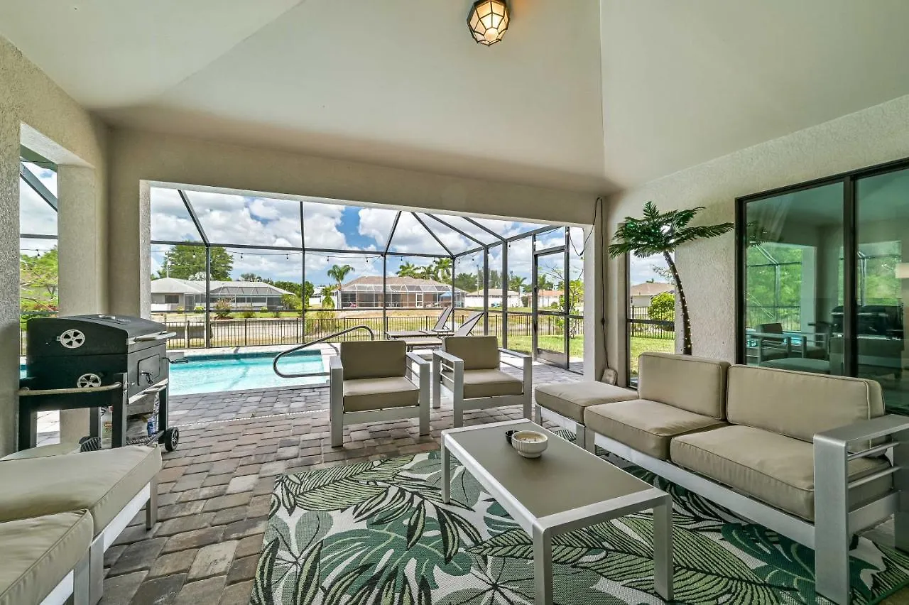 Holiday home Centrally Located Oasis On Fresh Water Cape Coral