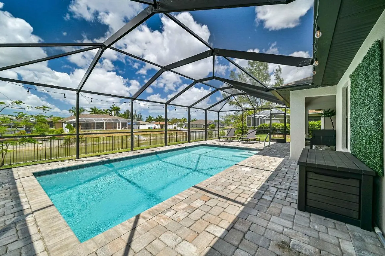 Centrally Located Oasis On Fresh Water Holiday home *