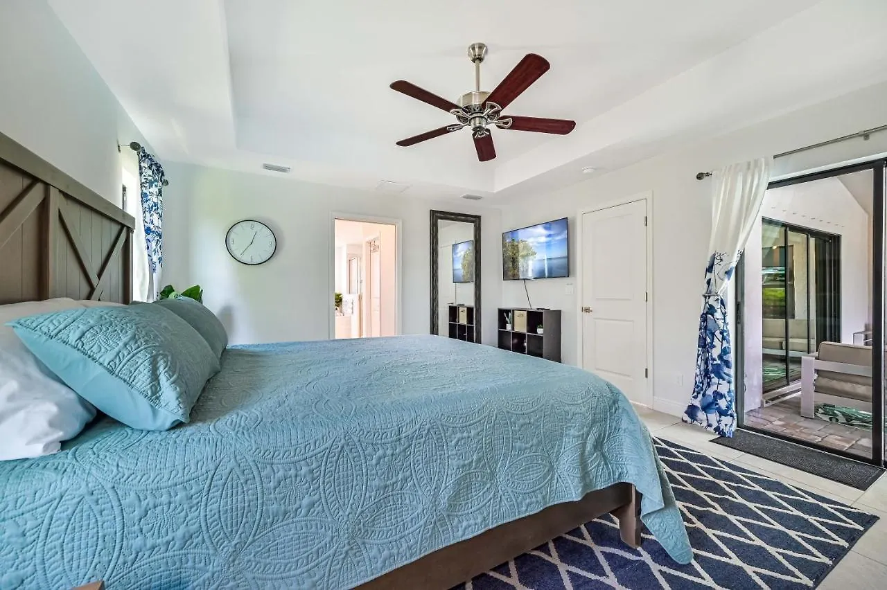 Centrally Located Oasis On Fresh Water Cape Coral