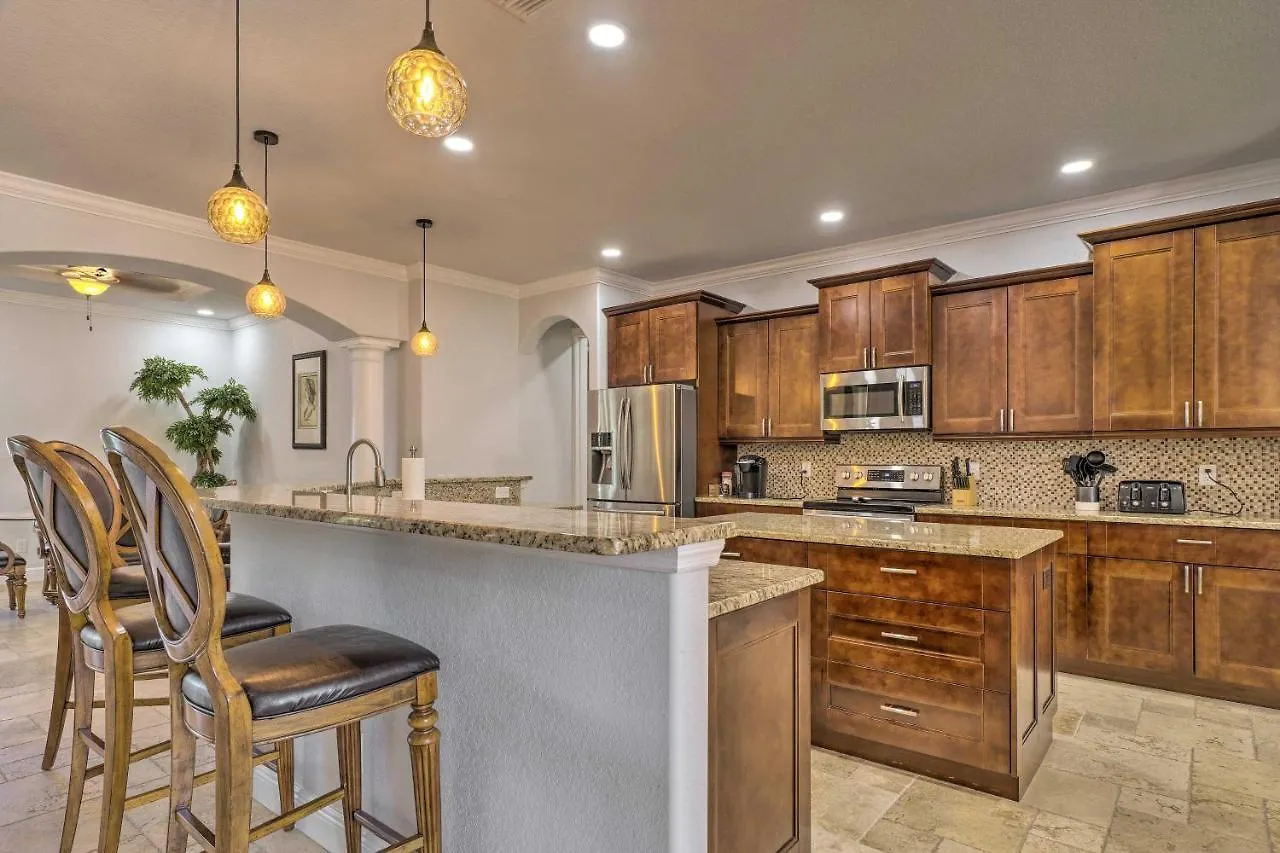 Canalfront With Patio And Grill! Cape Coral