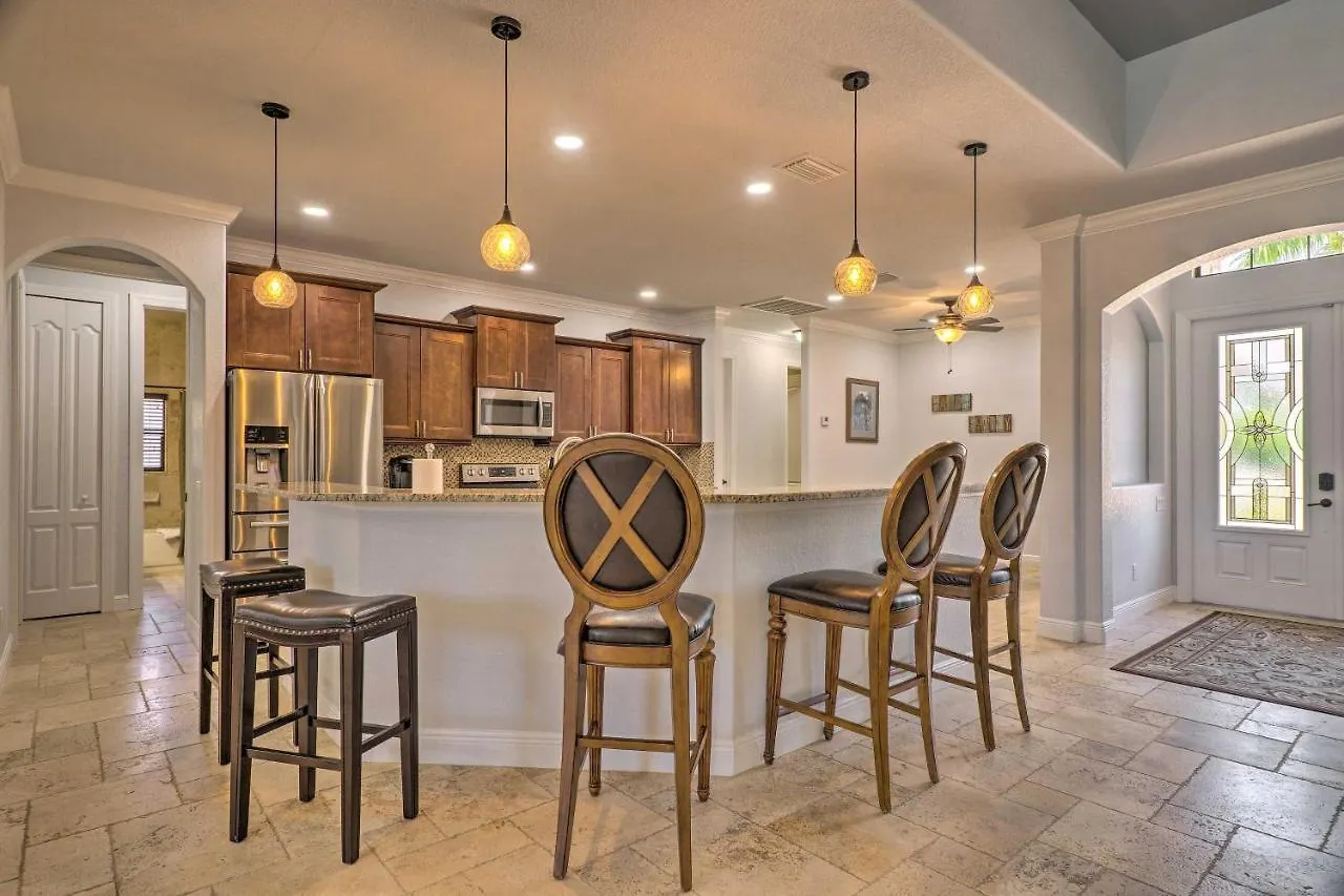 Holiday home Canalfront With Patio And Grill! Cape Coral
