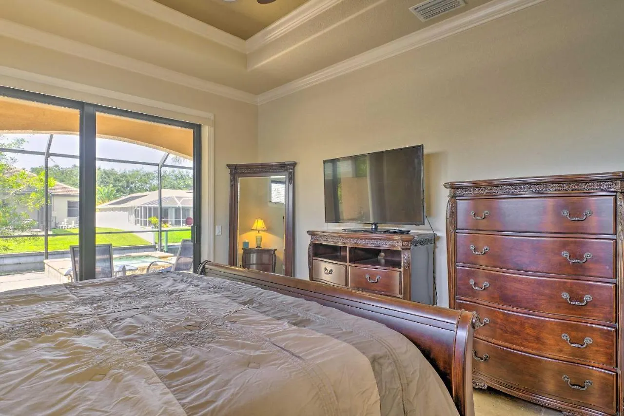 Canalfront With Patio And Grill! Holiday home Cape Coral