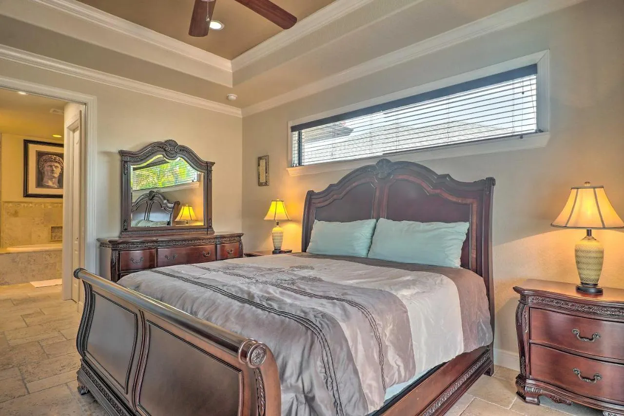 Canalfront With Patio And Grill! Cape Coral