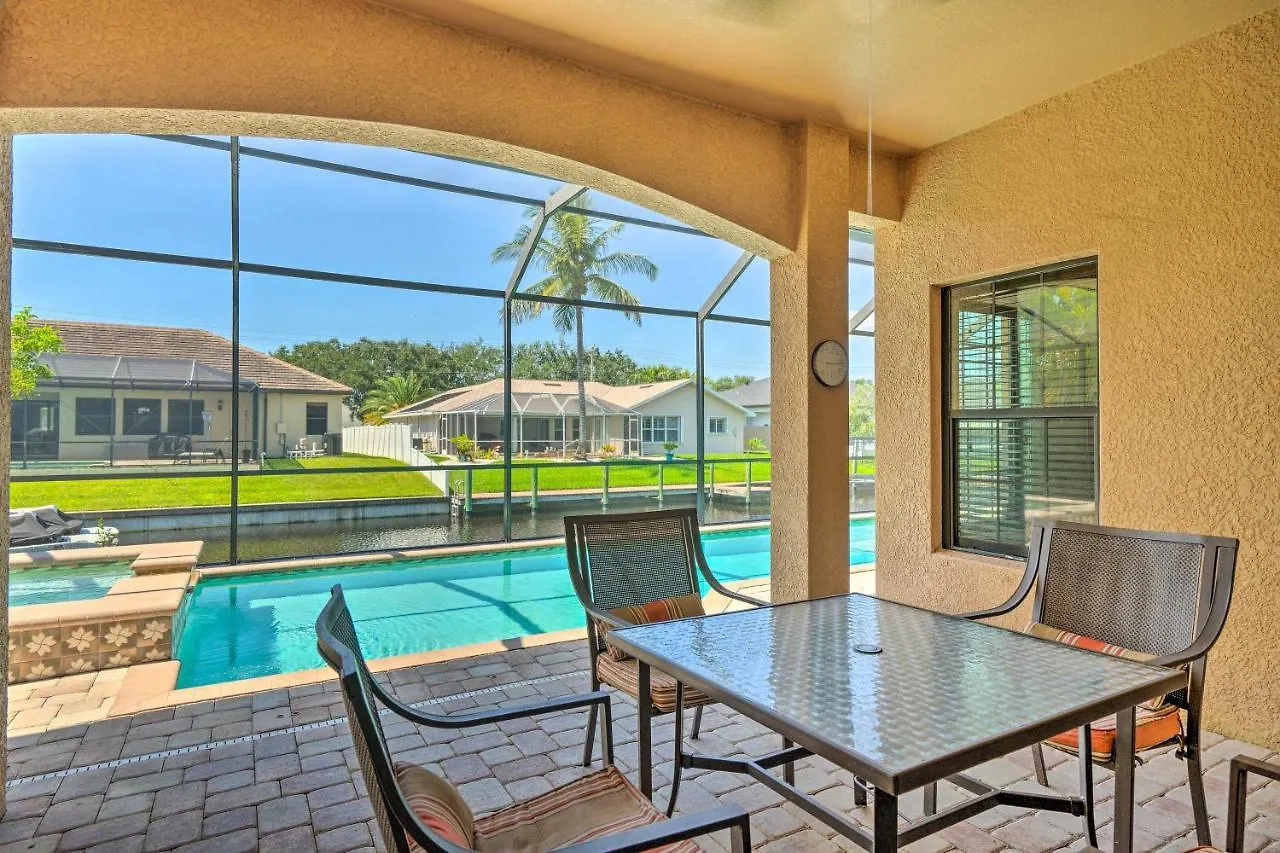 Canalfront With Patio And Grill! Cape Coral
