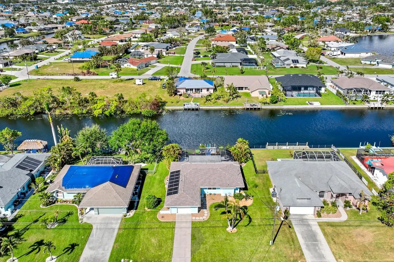 Holiday home Three Palms Retreat Cape Coral