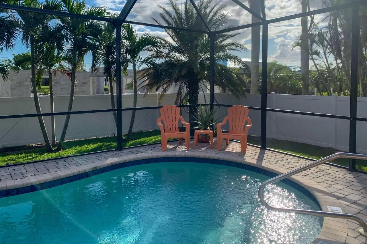 Tropical Retreat With Hot Tub And Pool! Holiday home *