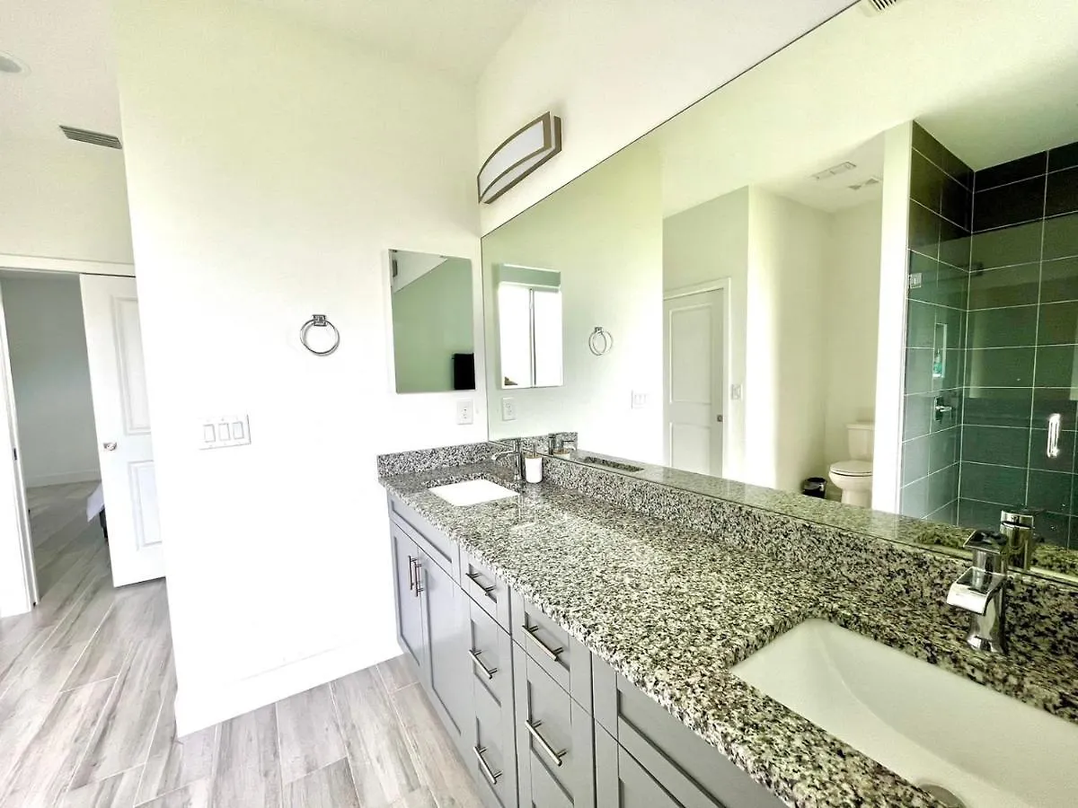 New House With Canal View In Cape Coral