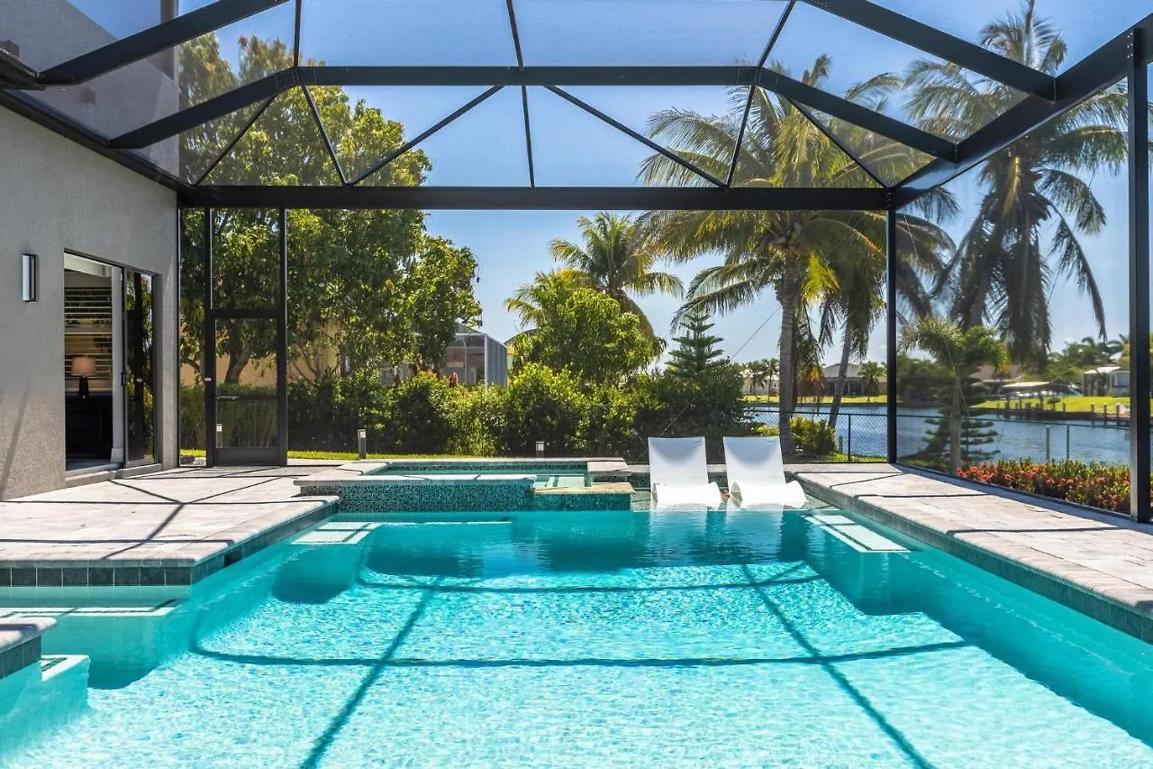 Gulf Access, Heated Salt Water Pool, Kayaks - Surfside Escape - Roelens Vacations Holiday home Cape Coral