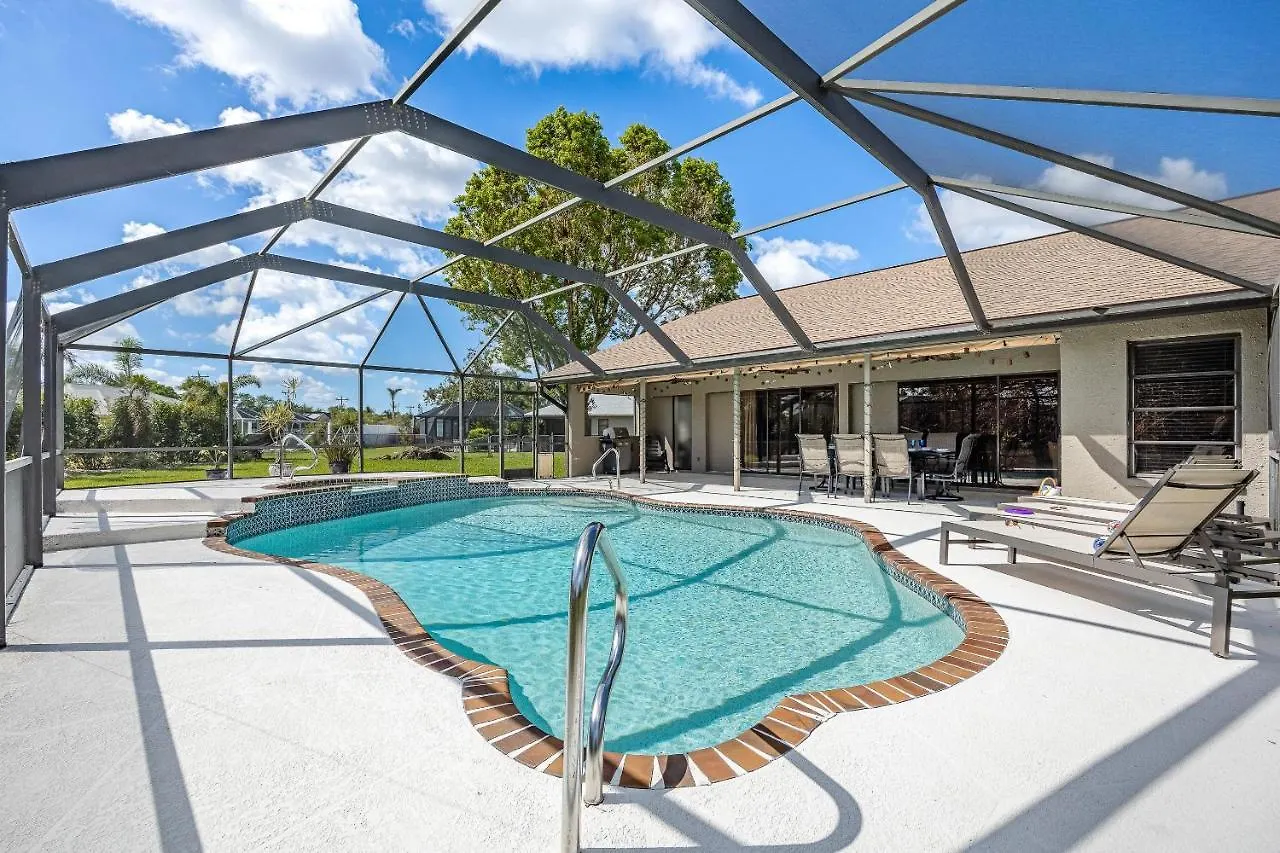 Holiday home Heated Pool, Sleeps 8 - Sunny Daze