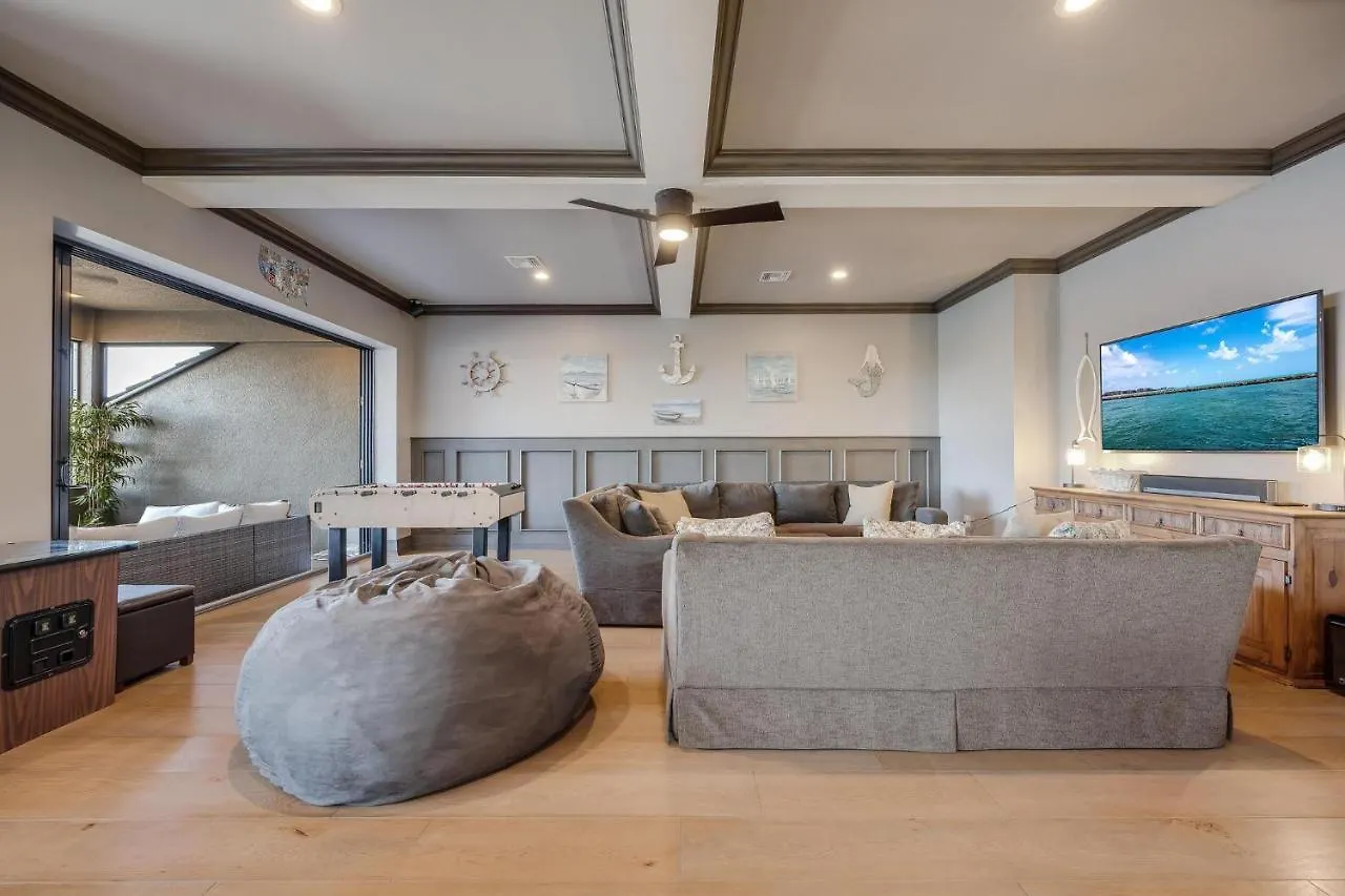 Gulf Access, Heated Salt Water Pool, Kayaks - Surfside Escape - Roelens Vacations Holiday home