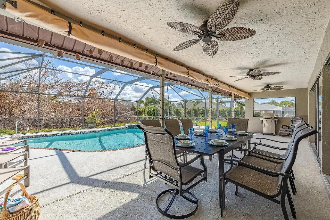 Holiday home Heated Pool, Sleeps 8 - Sunny Daze *