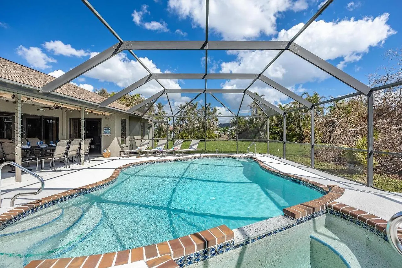 Heated Pool, Sleeps 8 - Sunny Daze * Cape Coral