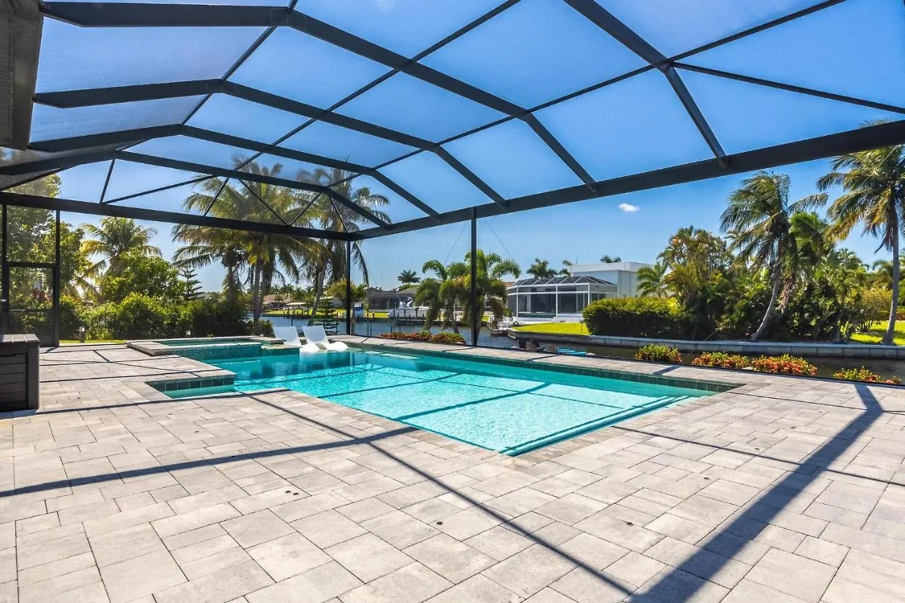 Gulf Access, Heated Salt Water Pool, Kayaks - Surfside Escape - Roelens Vacations * Cape Coral