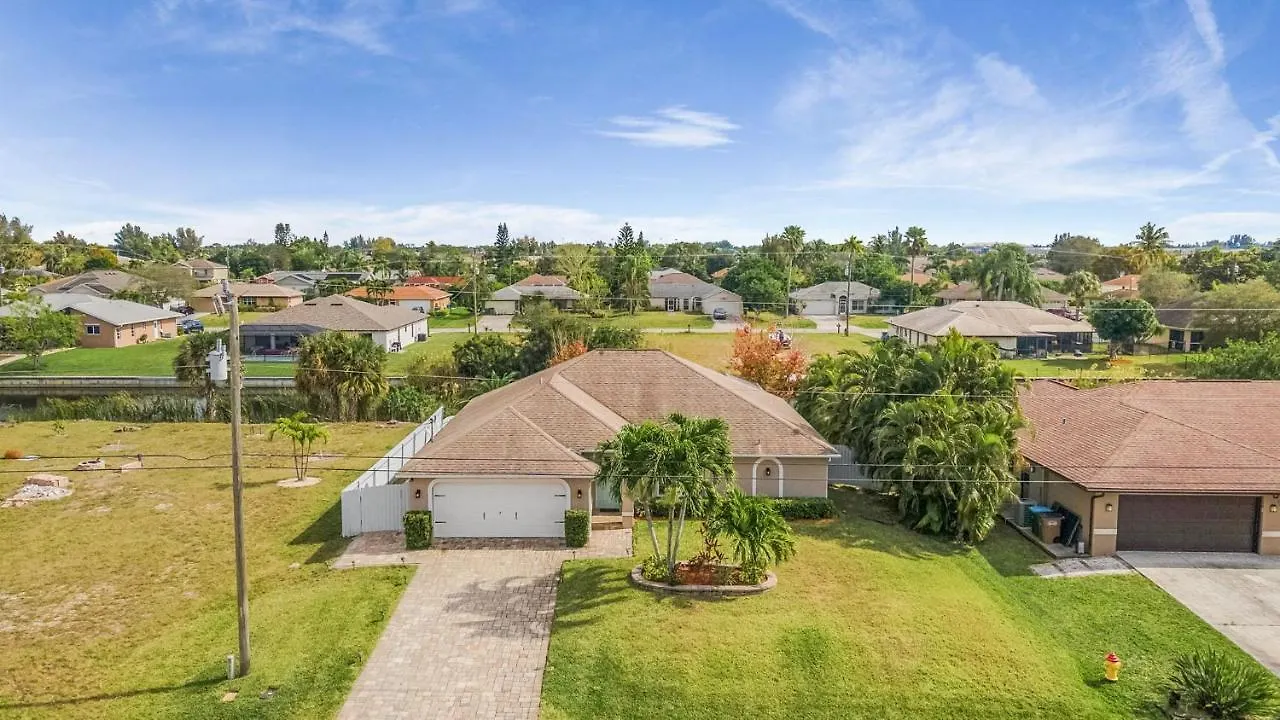 Three Sisters - Roelens Vacations Holiday home Cape Coral