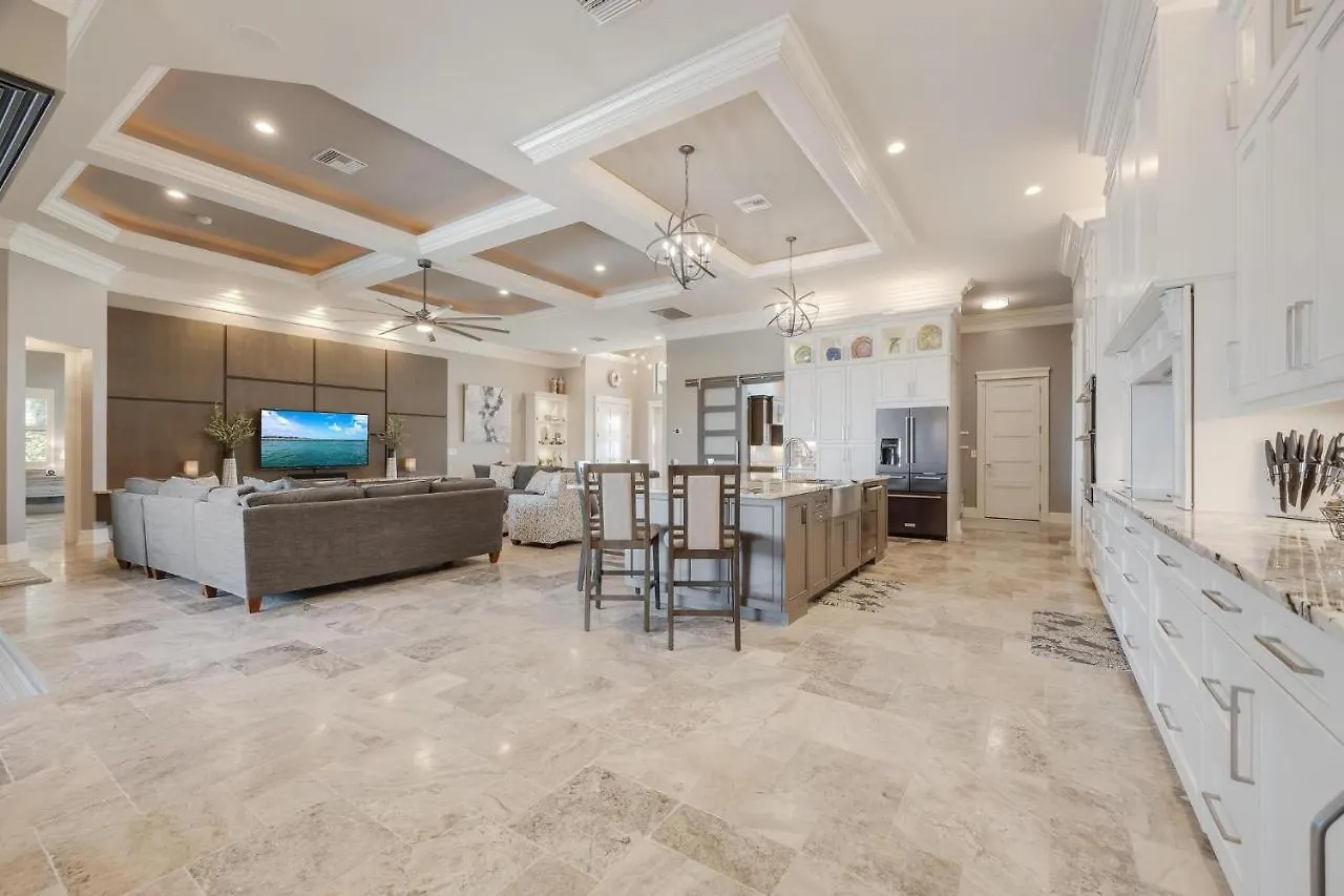 Gulf Access, Heated Salt Water Pool, Kayaks - Surfside Escape - Roelens Vacations Cape Coral