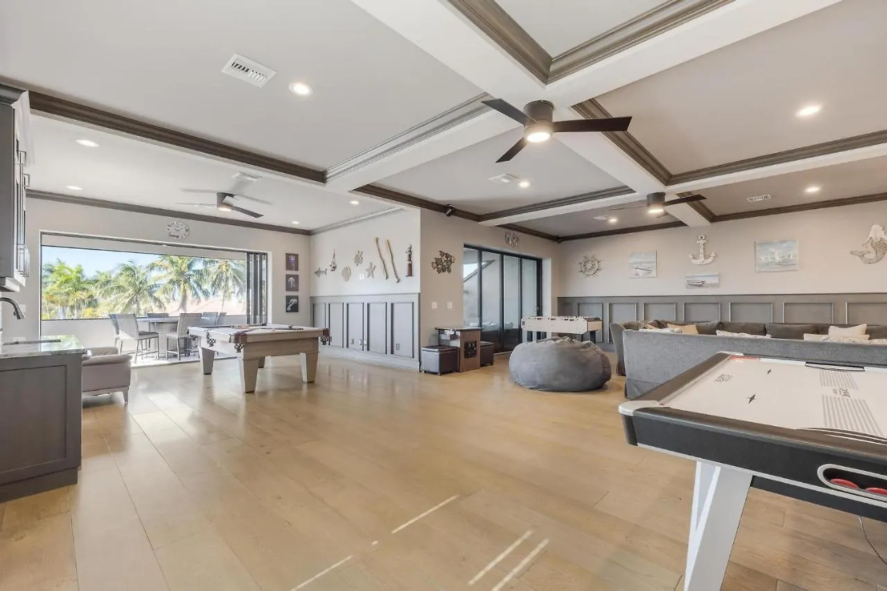 Gulf Access, Heated Salt Water Pool, Kayaks - Surfside Escape - Roelens Vacations Holiday home