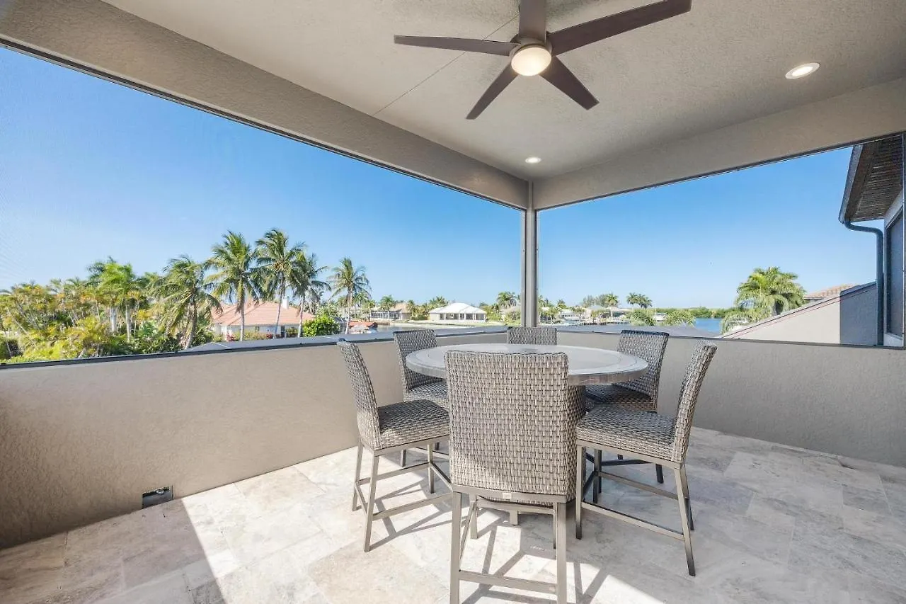 Gulf Access, Heated Salt Water Pool, Kayaks - Surfside Escape - Roelens Vacations Cape Coral