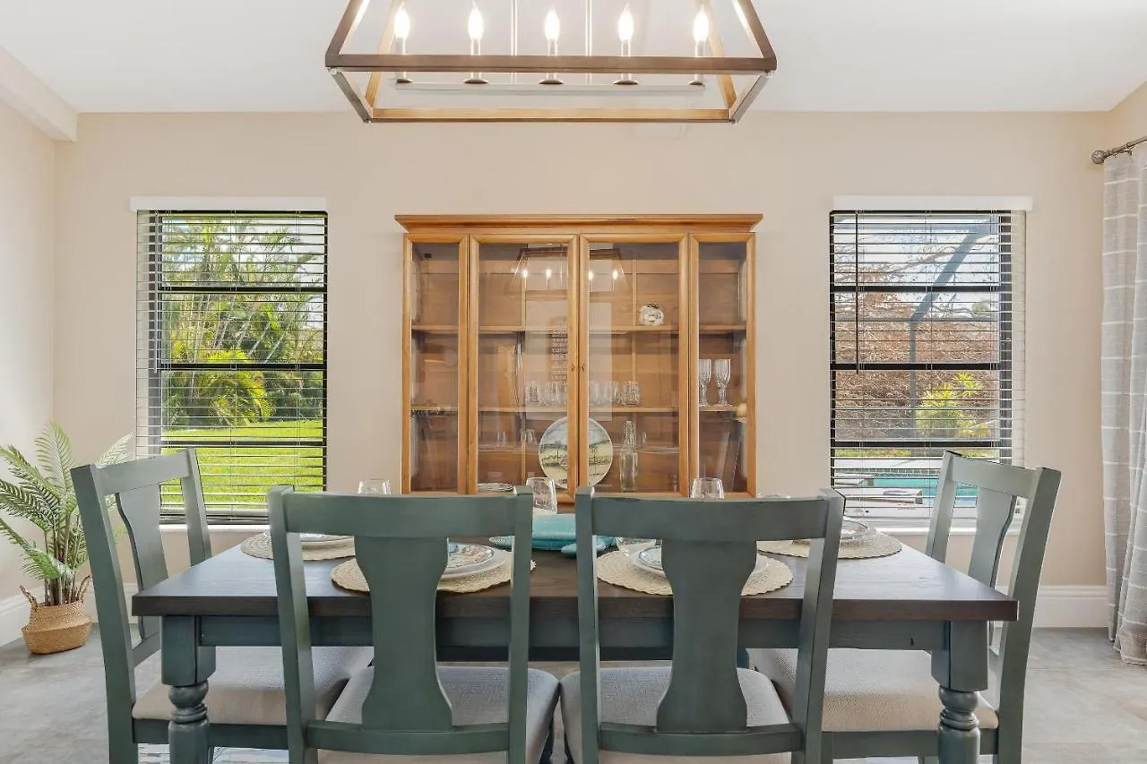 Holiday home Heated Pool, Sleeps 8 - Sunny Daze