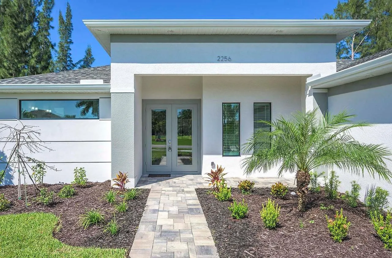 Brand New Home! On Intersecting Canals, Pool, Sleeps 8 - Seaduction Holiday home