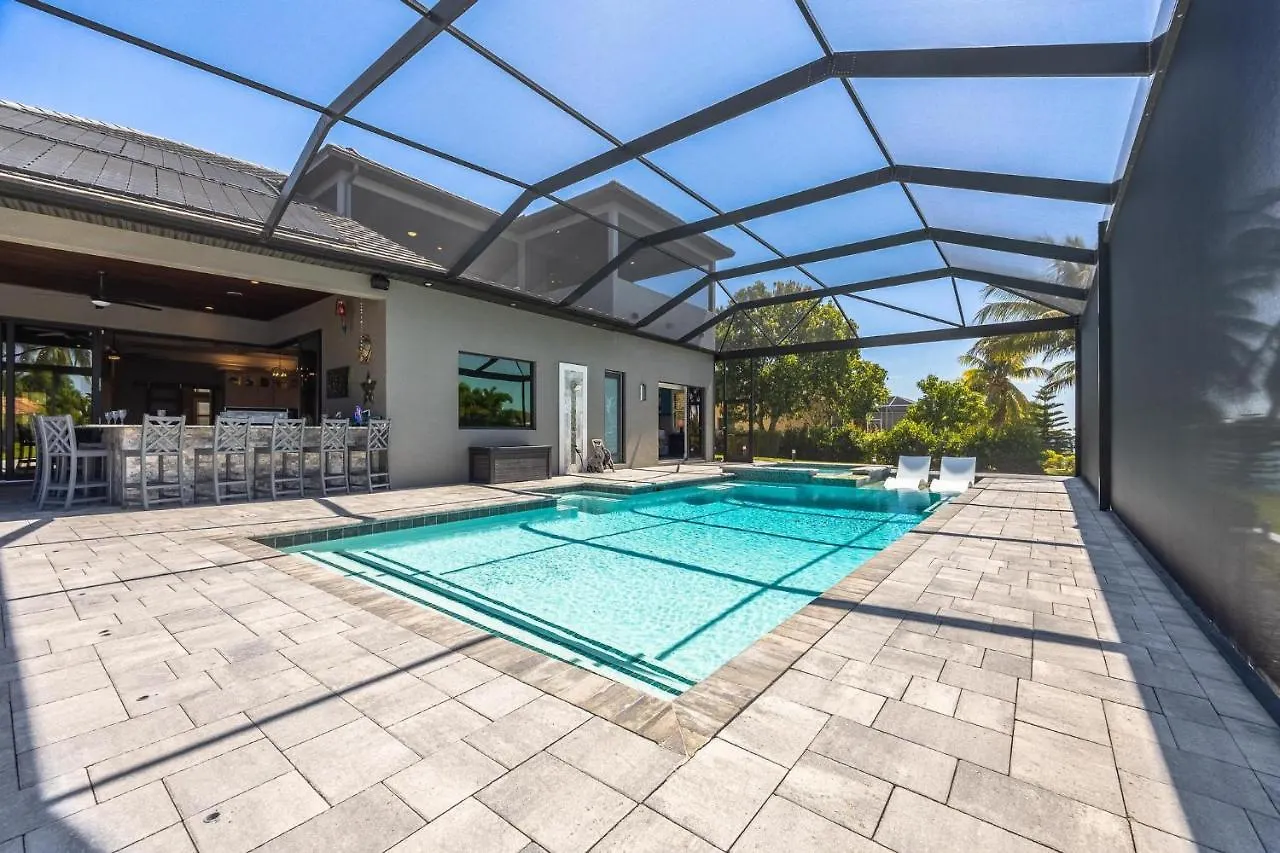 Gulf Access, Heated Salt Water Pool, Kayaks - Surfside Escape - Roelens Vacations Holiday home Cape Coral