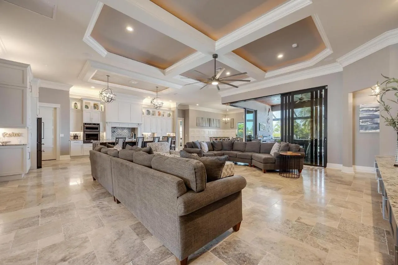 Gulf Access, Heated Salt Water Pool, Kayaks - Surfside Escape - Roelens Vacations * Cape Coral