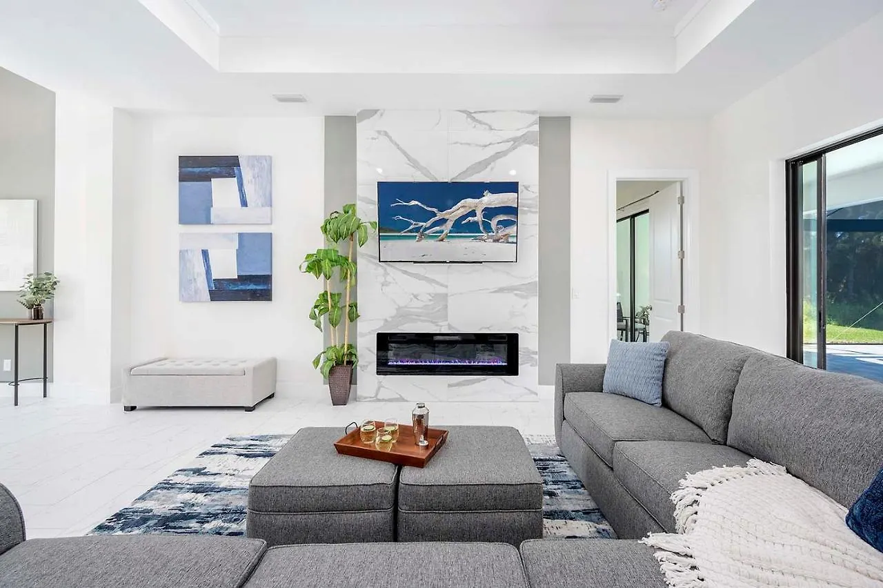 Brand New Home! On Intersecting Canals, Pool, Sleeps 8 - Seaduction