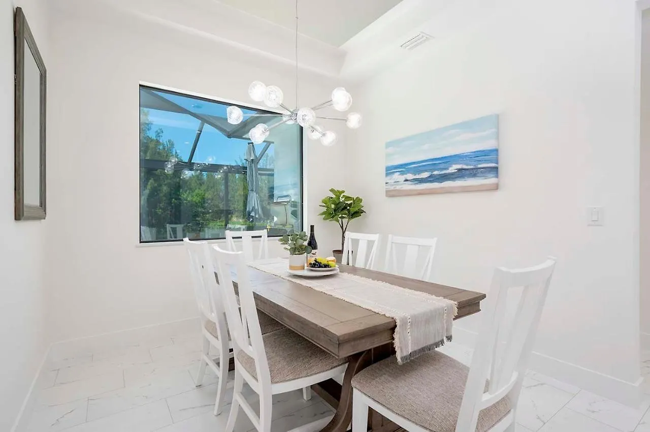 Brand New Home! On Intersecting Canals, Pool, Sleeps 8 - Seaduction Holiday home Cape Coral
