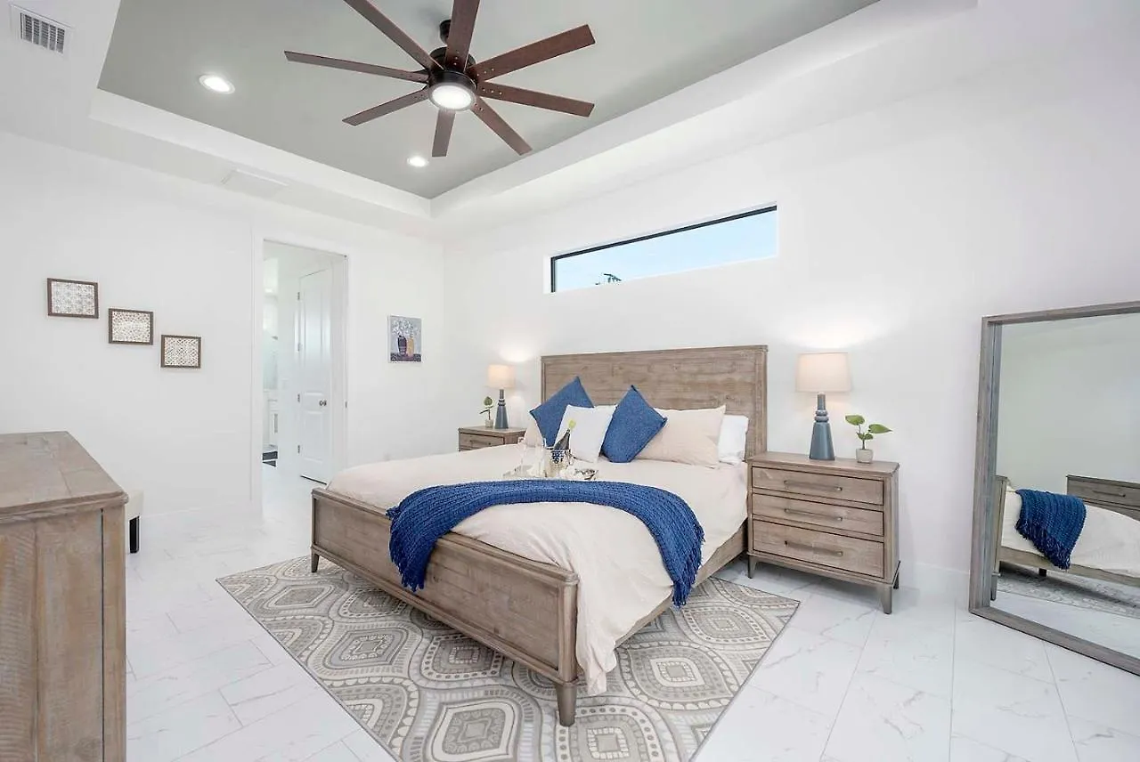 Brand New Home! On Intersecting Canals, Pool, Sleeps 8 - Seaduction