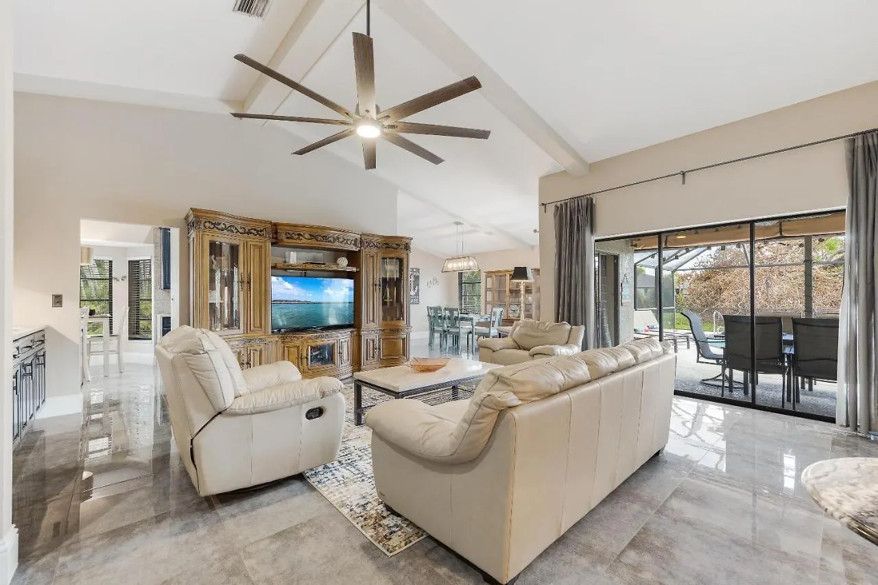 Heated Pool, Sleeps 8 - Sunny Daze