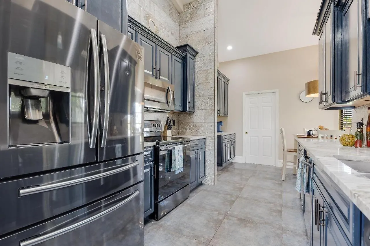 Heated Pool, Sleeps 8 - Sunny Daze *