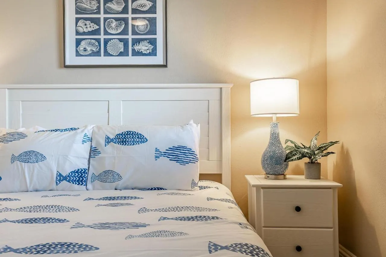 Holiday home Heated Pool, Sleeps 8 - Sunny Daze *