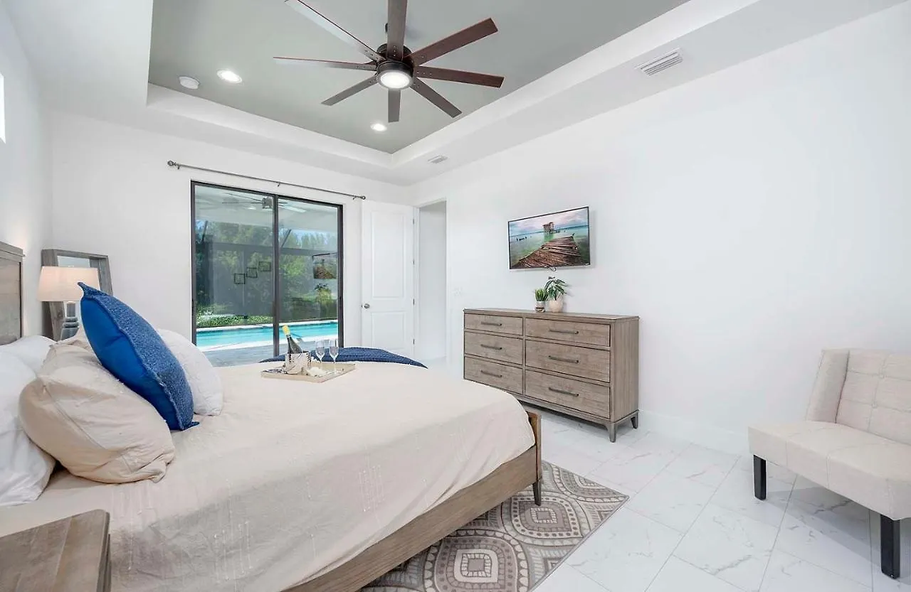 Brand New Home! On Intersecting Canals, Pool, Sleeps 8 - Seaduction Holiday home