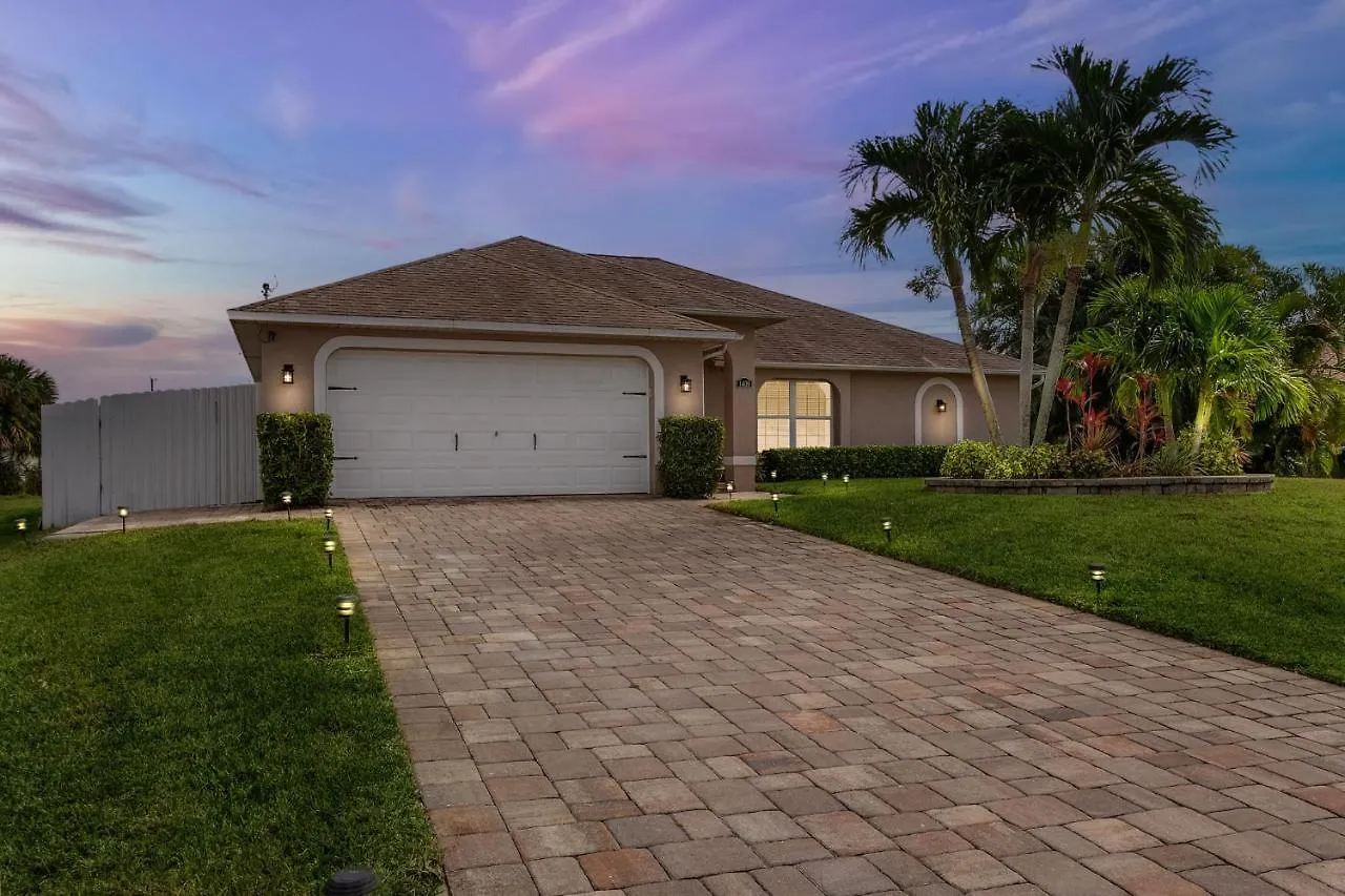 Three Sisters - Roelens Vacations Holiday home Cape Coral